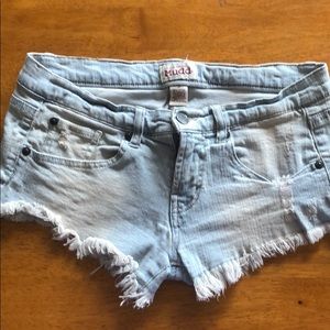 Clearance $7 Mudd size 5 short shorts light distresses denim